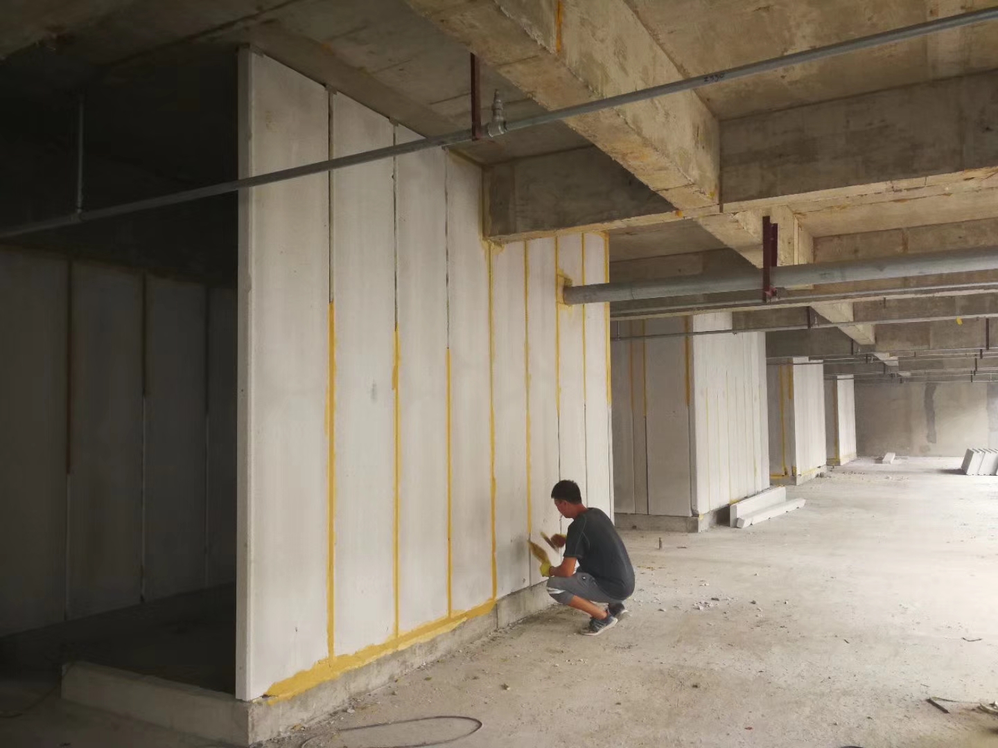 防城港无机发泡轻骨料混凝土隔墙板施工技术性能研究